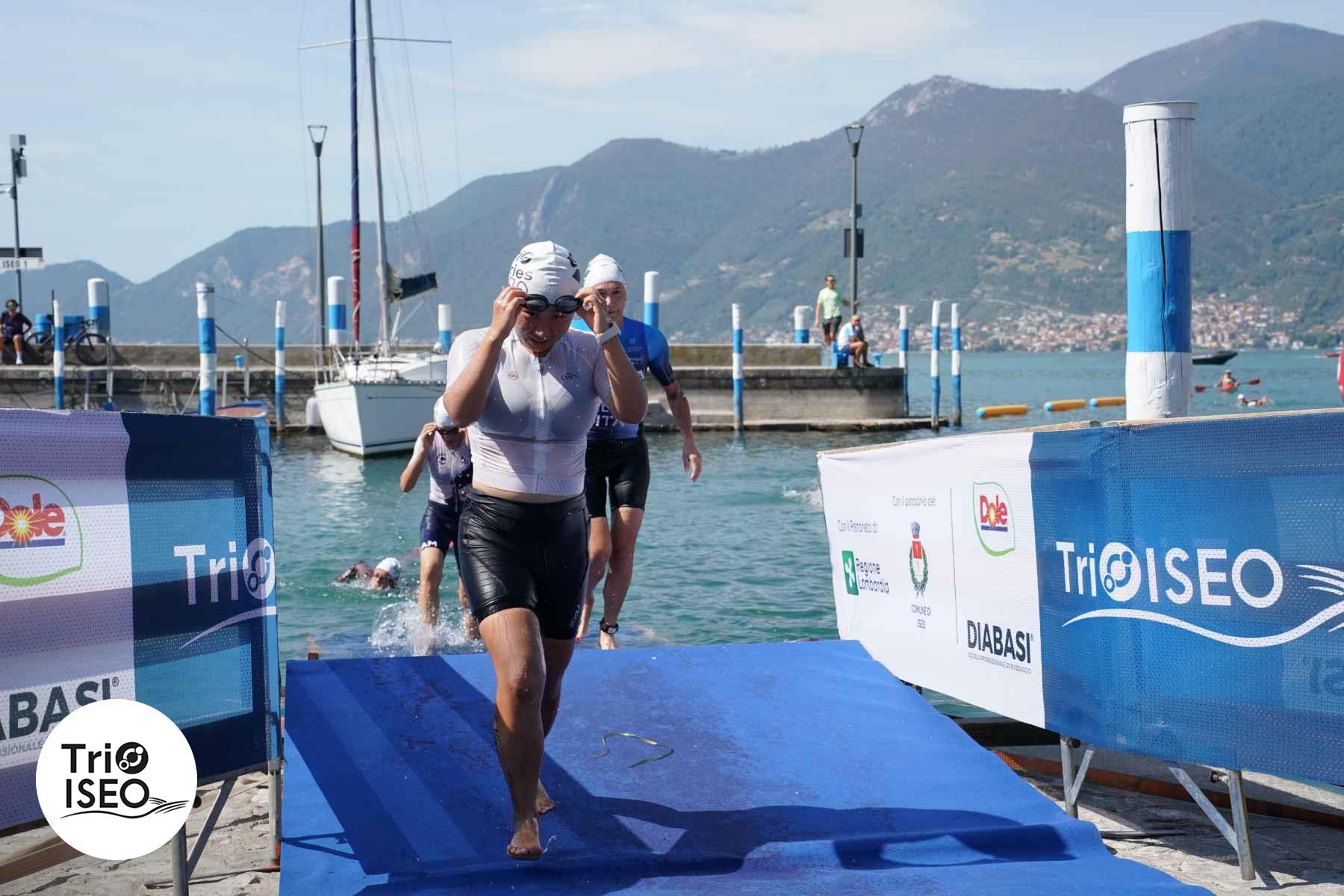 Xiyuan finishing the swim at Lake Iseo